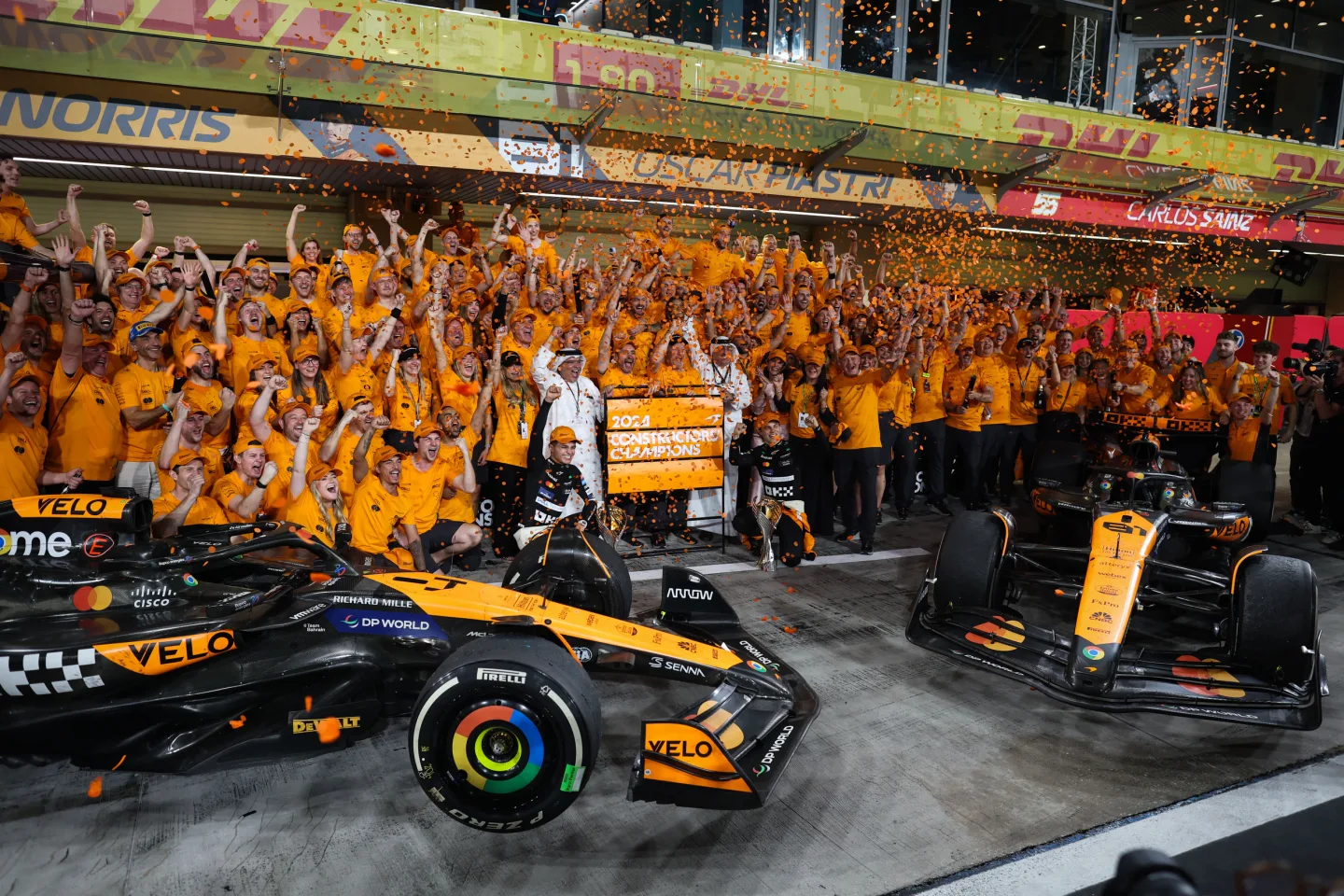 F1 - ABU DHABI GRAND PRIX 2024 NORRIS Lando (gbr), McLaren F1 Team MCL38, PIASTRI Oscar (aus), McLaren F1 Team MCL38, portrait celebration of the constructor world title during the Formula 1 Etihad Airways Abu Dhabi Grand Prix 2024, 24th round of the 2024 Formula One World Championship from December 6 to 8, 2024 on the Yas Marina Circuit, in Abu Dhabi, United Arab Emirates - Photo Antonin Vincent / DPPI