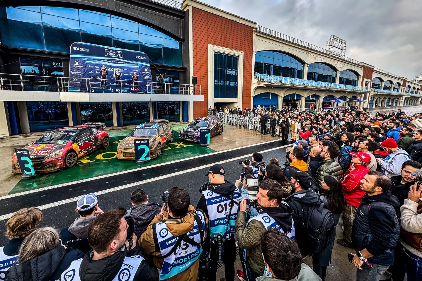 @World / Red Bull Content Pool // SI202411100408 // Usage for editorial use only //